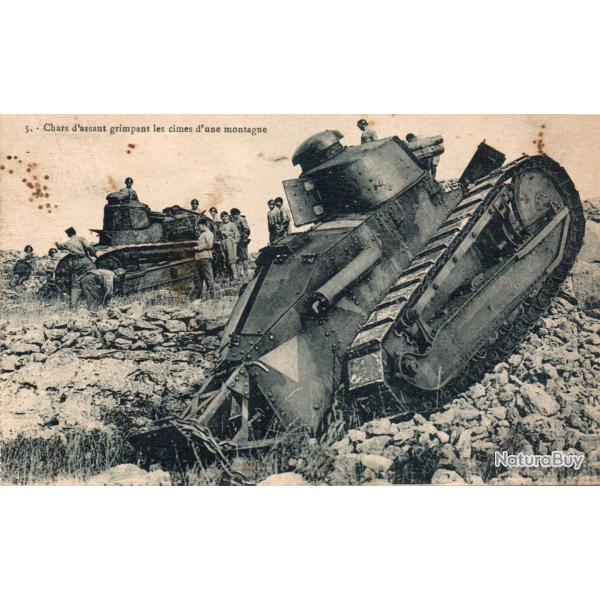 Carte postale de chars d'assaut grimpant les cimes d'une montagne -N�8757