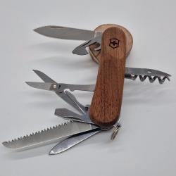 Couteau VICTORINOX Huntsman Wood finition bossel&eacute;e