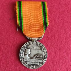 medaille de la societe nationale d'encouragement au bien
