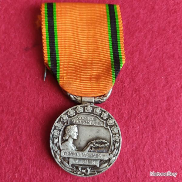 medaille de la societe nationale d'encouragement au bien