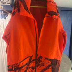 Veste pour d&eacute;but de saison avec capuche