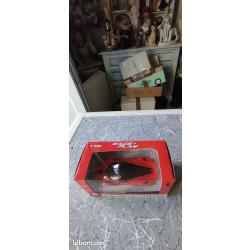 Ferrari miniature de la marque Burago &agrave; l'&eacute;chelle 1/43,
