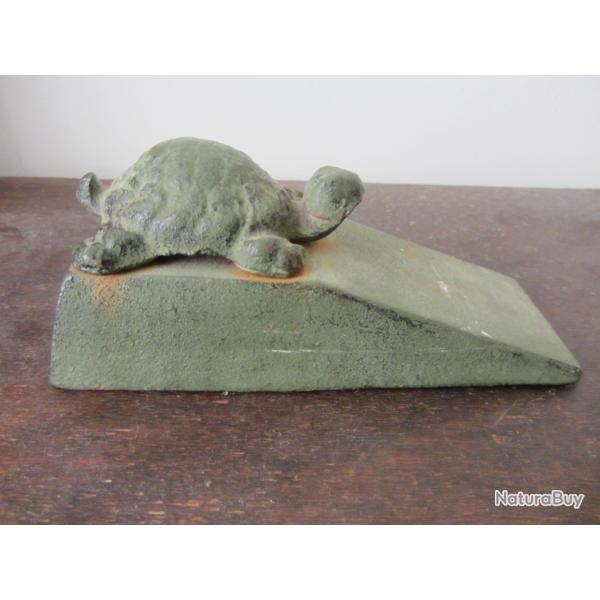 Cale porte figuratif en fonte patin�e 1950