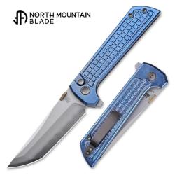 Couteau North Mountain Blade Chop 2 Lame Acier SLD-Magic Manche Titane Grille Bleu Button Lock