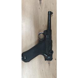 r&eacute;plique d'airsoft Luger P08 Full Metal CO2 Blowback fabriqu&eacute;e par la marque KWC &agrave; Ta&iuml;wan