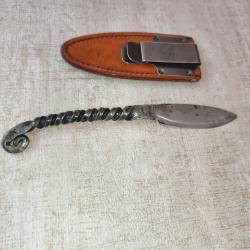 Titre : Couteau artisanal Claude DUBOIS - Forg&eacute; monobloc - Manche torsad&eacute; - &Eacute;tui cuir