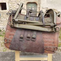 B&acirc;t de compl&eacute;ment de l'Arm&eacute;e Suisse Mod 31 .complet . ( collection )