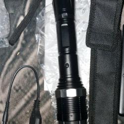 Pack D&eacute;fense "gardiennage" / bruit nocturne. 1  Shocker lampe LED rechargeable + gazeuse 100ml