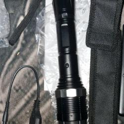 Pack D&eacute;fense domicile. 1  Shocker lampe LED rechargeable 4 millions de volt + gazeuse 100ml