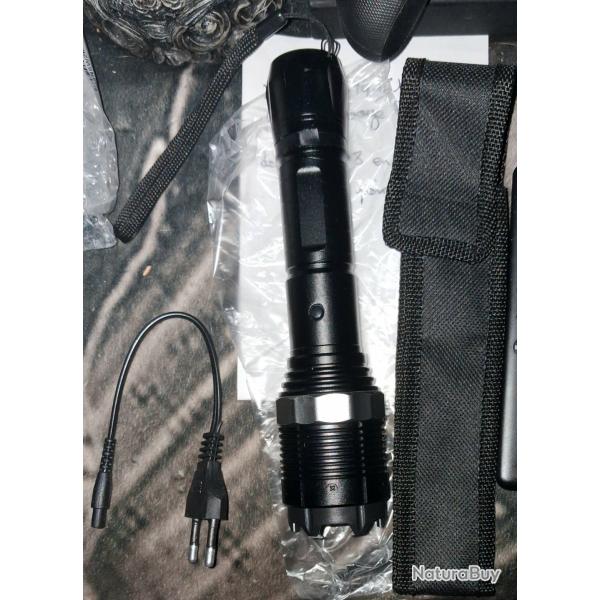 Pack D�fense "gardiennage" / bruit nocturne. 1  Shocker lampe LED rechargeable + gazeuse 100ml