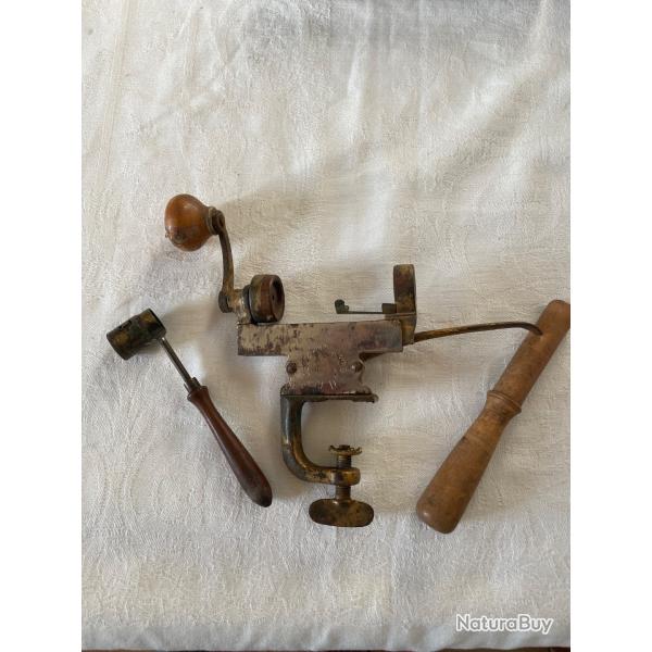 Ancien sertisseur � cartouches cal 16, bourroir et doseur � poudre chasse