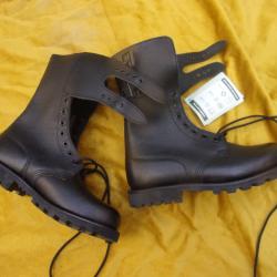 brodequin de marche ou ranger neuve pointure 41