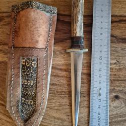 Couteau type styl&eacute;