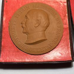 Medaille petain en terre cuite 1943