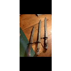 Lot de 3 ba&iuml;onnettes allemandes - 1 &times; Kar 98 (S84/98) + 2 &times; Butcher 98/05 - d&eacute;rouill&eacute;es et nettoy&eacute;es