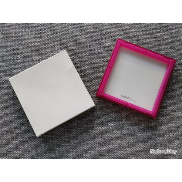 Boite plastique rose pour bijoux Swatch avec �tiquette