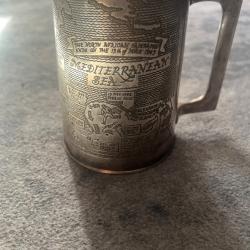 chope comm&eacute;morative en laiton de la Seconde Guerre mondiale (Art de tranch&eacute;e / Trench Art)