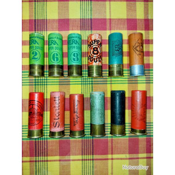 Lot de 12 cartouches calibre 12 pour collection.