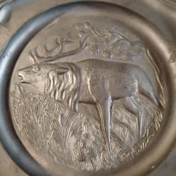 Assiette d&eacute;corative cerf etain