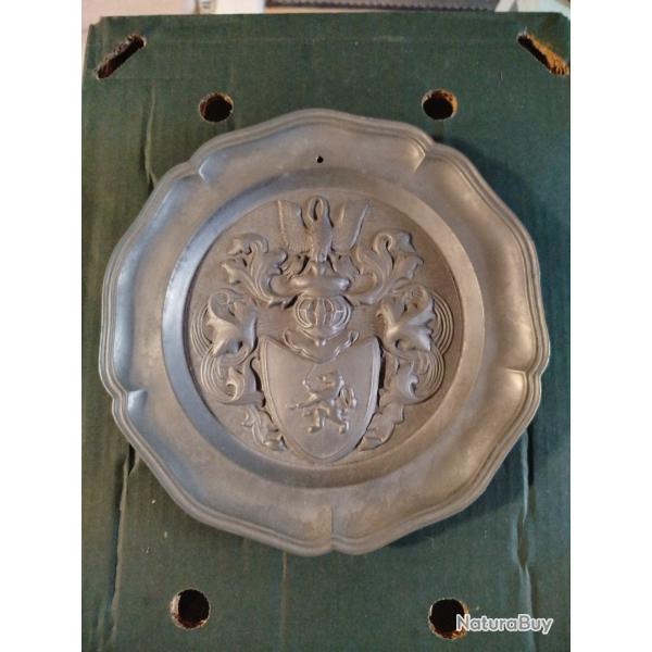 Assiette murale etain
