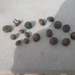 LOT DE BOUTONS MILITAIRES