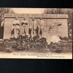 lille monument aux fusill&eacute;s , flamme pigeons voyageurs
