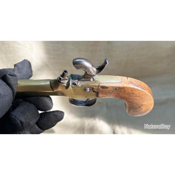 Tr�s beau pistolet � percussion en laiton, sign� - fin XIX i�me si�cle