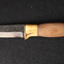 Couteau Puukko Polar, lame de 90 mm, manche en bois et andouiller de cerf, LT 205 mm, avec &eacute;tui