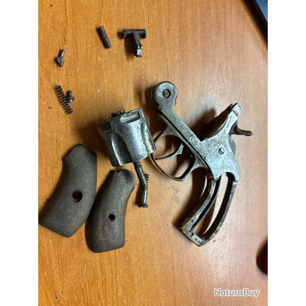 Piece de revolver type SMITH & WESSON  calibre 38sw fabrication euskaro