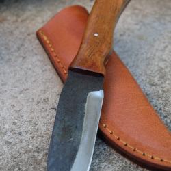 Couteau Skinner Bushcraft Chasse Lame Acier Carbone 1075 Manche Bois de Rose Etui Cuir Fabr Artisan