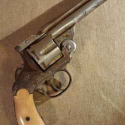 Copie Espagnole du Smith&Wesson calibre 44 Russian EUSKARO Chien et plaquettes cass&eacute;es.