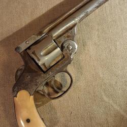 Copie Espagnole du Smith&Wesson calibre 44 Russian EUSKARO Chien et plaquettes cass&eacute;es.