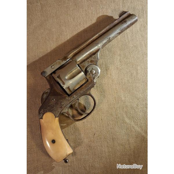 Copie Espagnole du Smith&Wesson calibre 44 Russian EUSKARO Chien et plaquettes cass�es.
