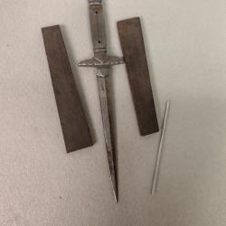 Dague de vertu bois d'&eacute;b&egrave;ne