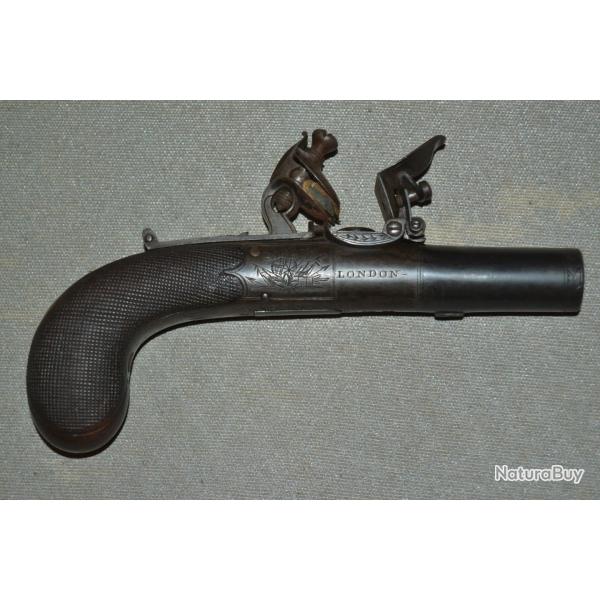 pistolet � silex anglais de luxe � bassinet couvrant et suret� crosse finement quadrill�e
