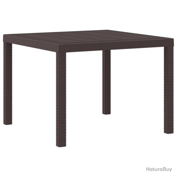 Table marron en polyrotin pour la cuisine, 100 � 100 � 73 cm