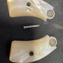 paire de plaquettes  nacres de luxe pour sw hammerless 38  avec m&eacute;daillon sw