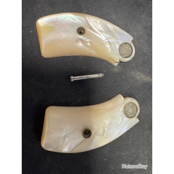 paire de plaquettes  nacres de luxe pour sw hammerless 38  avec m�daillon sw
