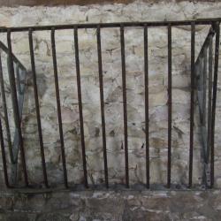 Panier " ratelier " &agrave; fourrage m&eacute;tallique Militaire pour casernes de Cavalerie N III . ( collection