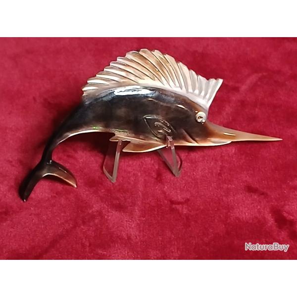 �l�gante broche vintage en forme de poisson voilier, datant des ann�es 1950-1960.