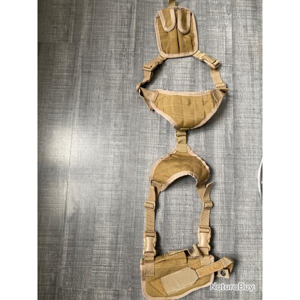 Holster pour �paules armes de poing et chargeur