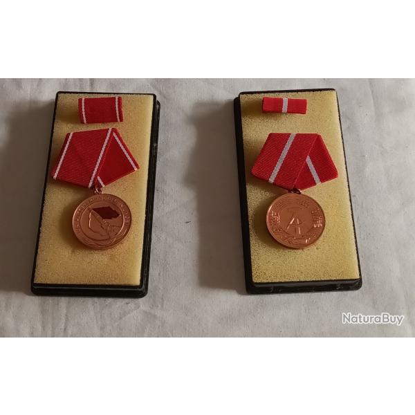 2 M�daille DDR dans leur bo�te d'origine  (  A1)
