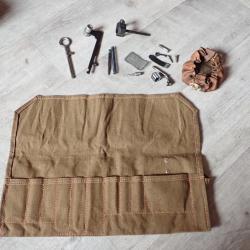 K31 : Trousse &agrave; pi&egrave;ces d&eacute;tach&eacute;es pour armurier. Ordonnance suisse.