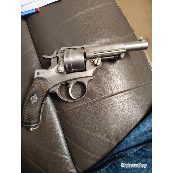 Revolver 1873 manufacture st Etienne monomatricule avec etui