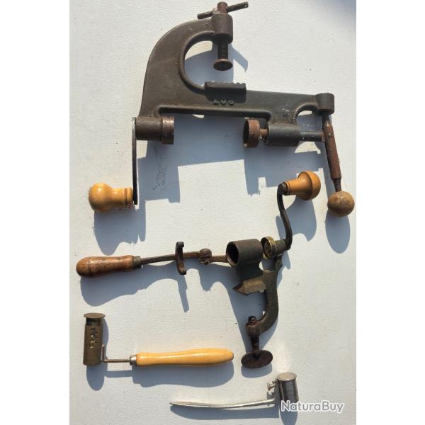 Beau lot d'outillage ancien de rechargement de Cal.12 - sertisseuse fonte, machine, mesures � poudre