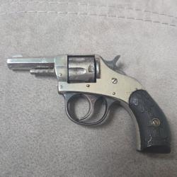 Revolver H&R Young america 1st Model - N&deg; 646 - Cal. 22 Short - Cat. D