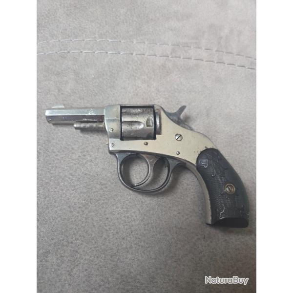Revolver H&R Young america 1st Model - N� 646 - Cal. 22 Short - Cat. D