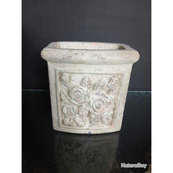 Pot de fleurs carr� en pierre vieillie vintage