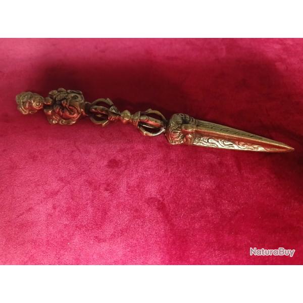 Ancien phurba tib�tain, instrument rituel bouddhiste