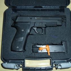 SIG SAUER P226 Navy MK25 filet&eacute;